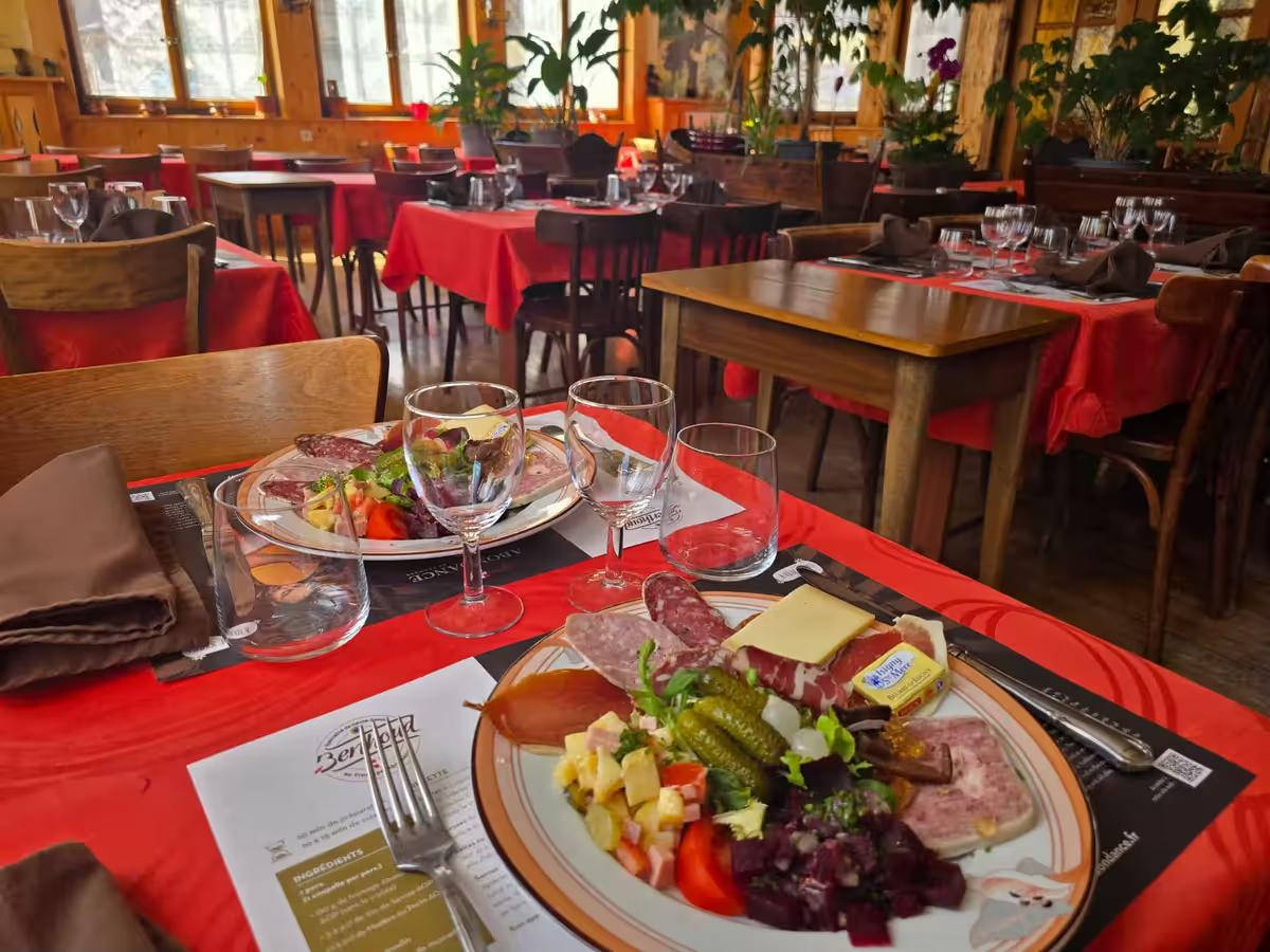 Restaurant Les Touristes — Cuisine savoyarde maison